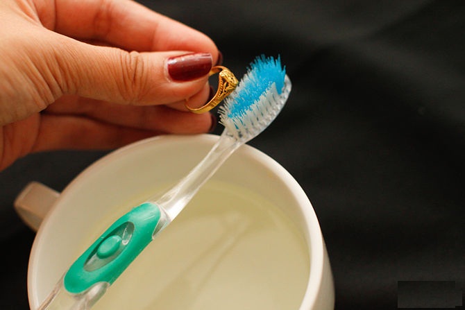 استفاده از خمیر دندان برای سفید کردن نقره